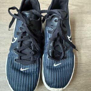 Boys Nike Lebron James Sneaker Size 5 1/2